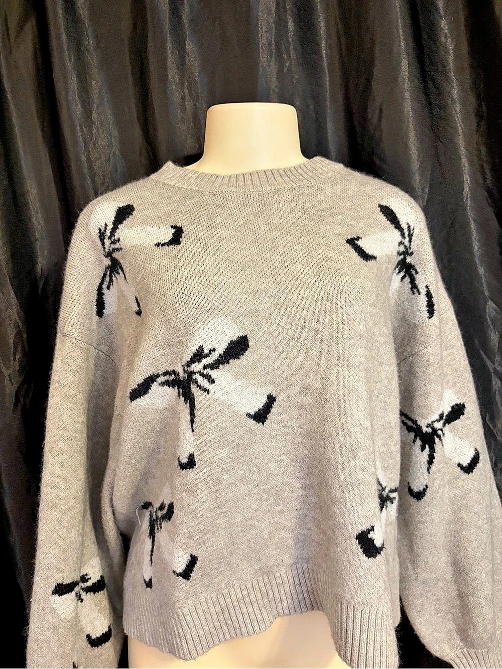 Bows Sweater Gray & Black Medium